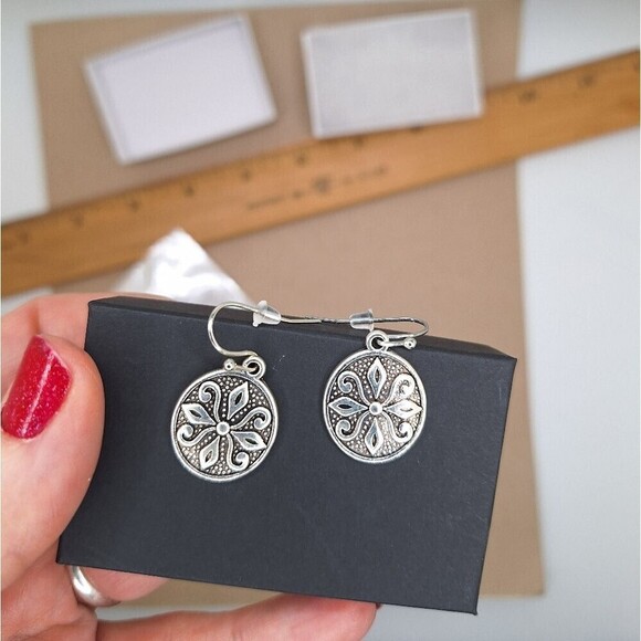 silver Victorian circle earrings Minimalist jewelry - Picture 2 of 5